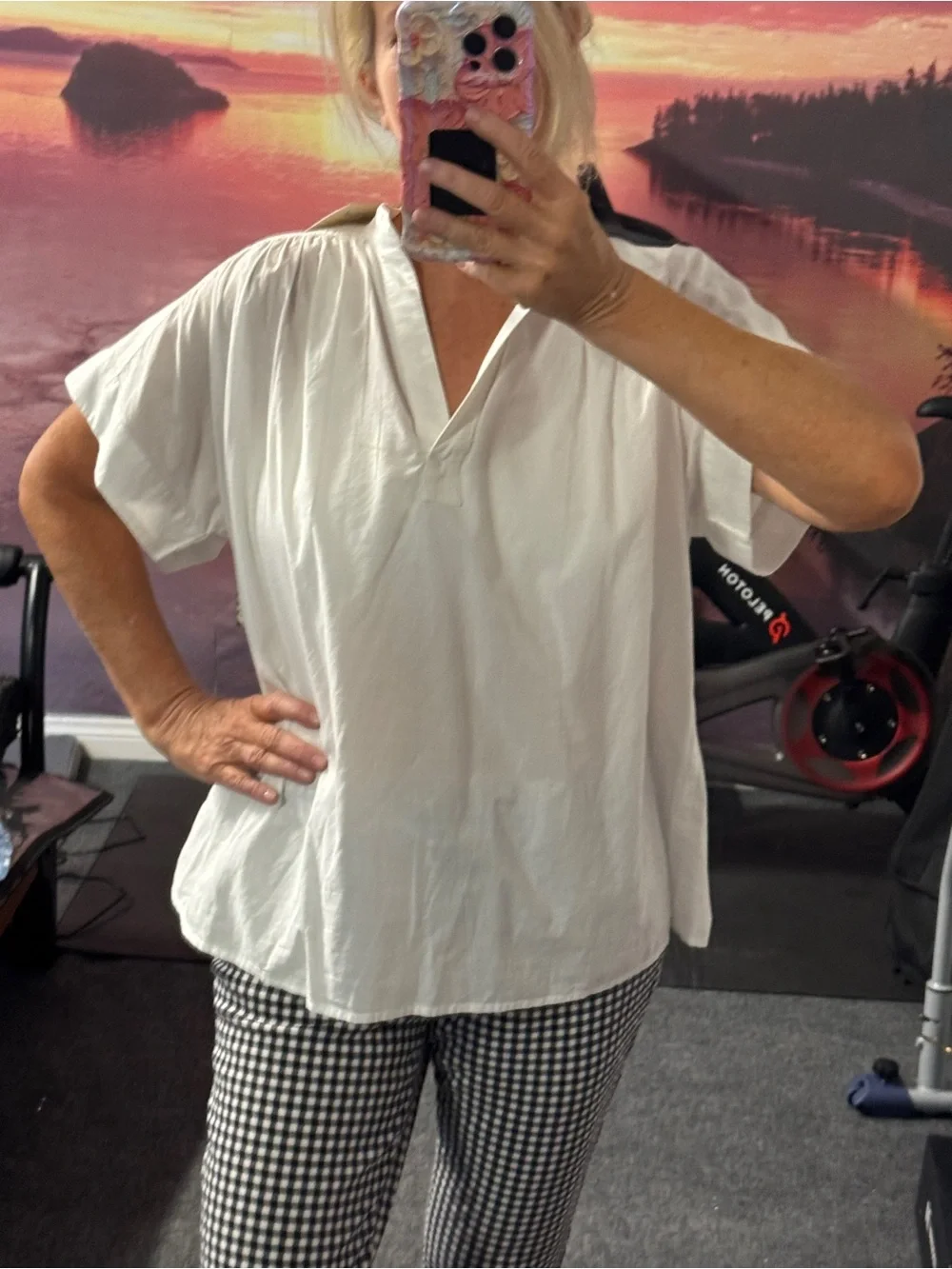 Universal White Relaxed V-Neck Tunic Top - Picture 1 of 6